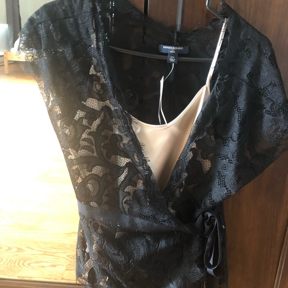 Banana Republic Black lace blouse size small - NWT - Picture 4 of 4
